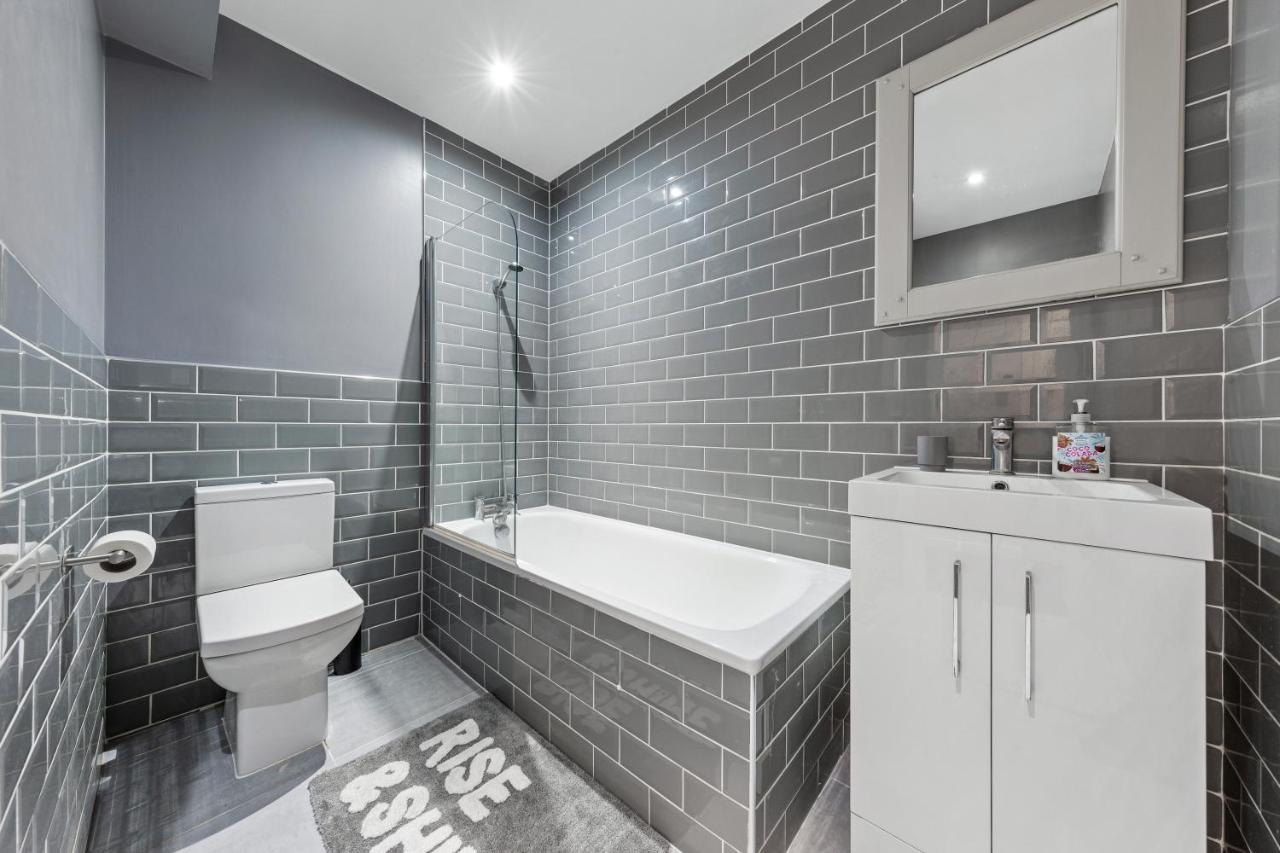 Majestic 4 At Reganway Rw4 Apartment Londra Exterior foto
